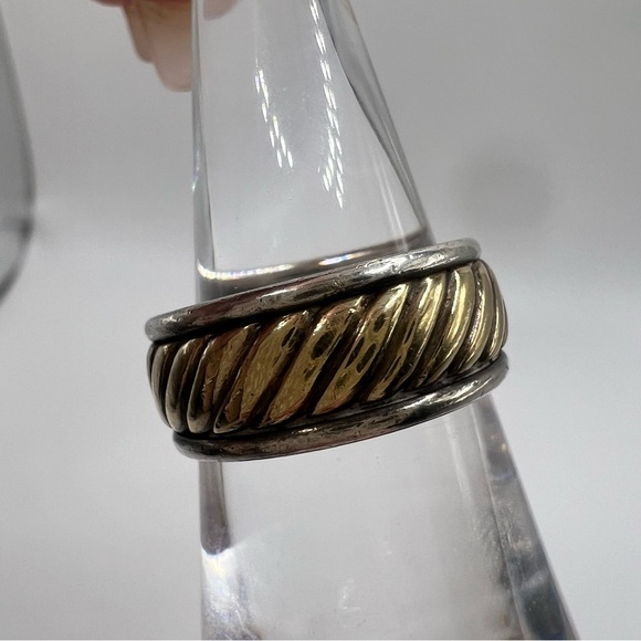 RETIRED James Avery fluted ring with 14k gold. Size 6. - Picture 4 of 9